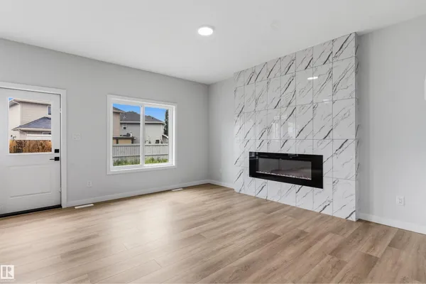 8815 181 AV NW photo 2