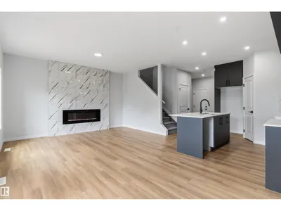 8815 181 AV NW photo 4