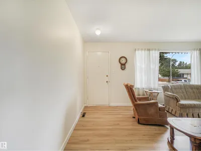 6206 132 AV NW photo 4