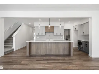 19428 25 AV NW photo 14