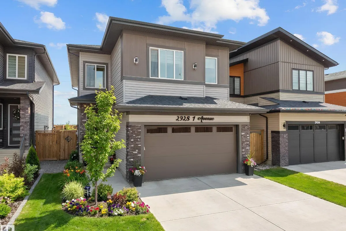2928 1 AV SW exterior