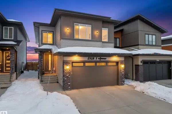 2928 1 AV SW photo 3