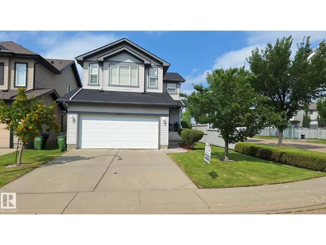 8704 175 AV NW, Edmonton