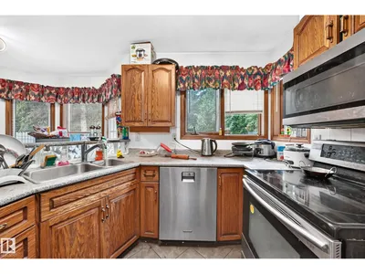 6 ATKINSON PL photo 18
