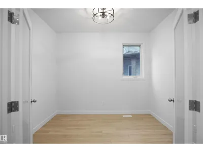 621 Ashgrove CI photo 12
