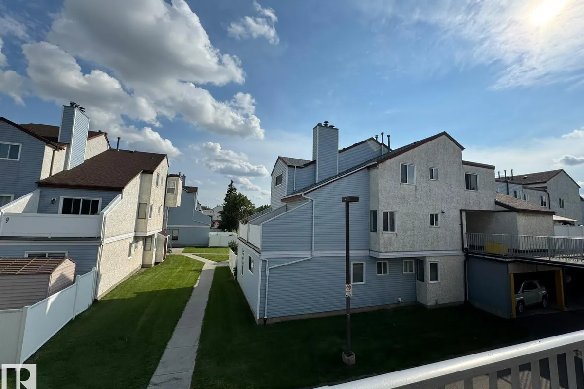 41 LANCASTER TC NW exterior