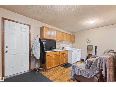 11139 157 AV NW photo 21