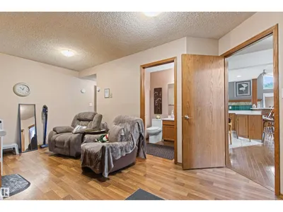 11139 157 AV NW photo 22