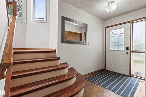 11139 157 AV NW photo 3