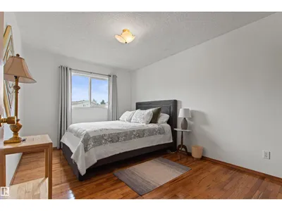 11139 157 AV NW photo 36