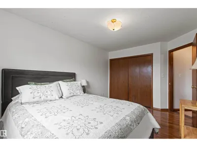 11139 157 AV NW photo 37