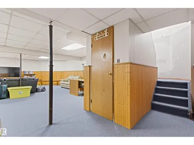 11139 157 AV NW photo 39