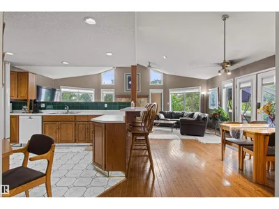 11139 157 AV NW photo 4