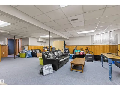 11139 157 AV NW photo 42