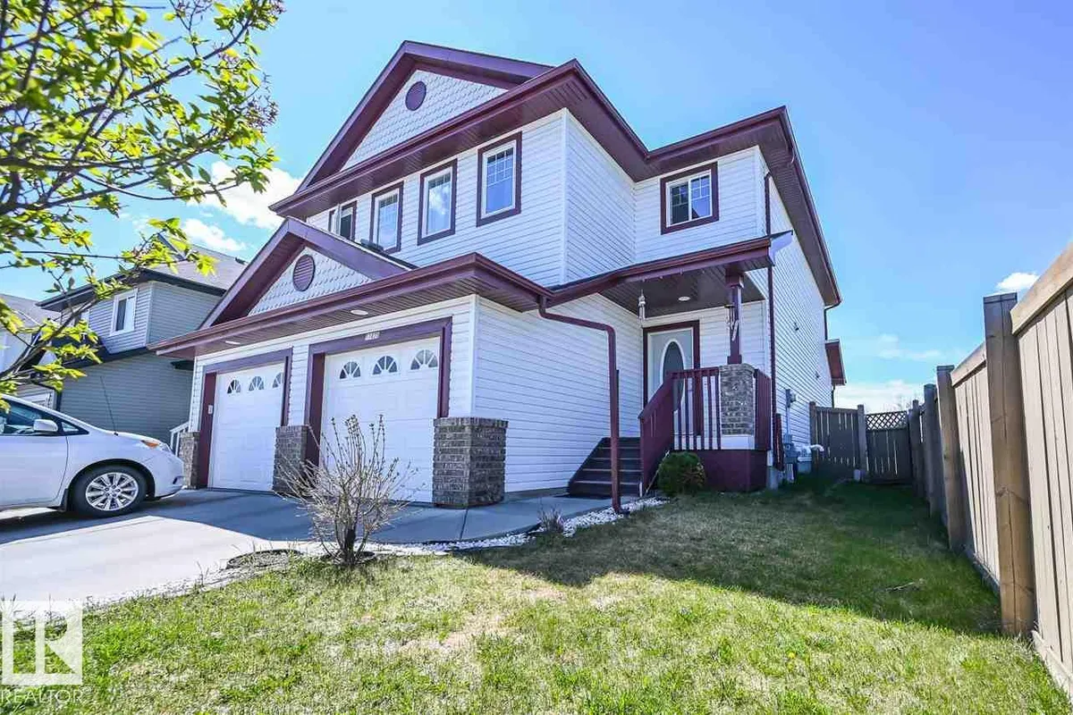 11425 14 AV SW exterior