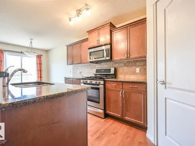 11425 14 AV SW photo 7