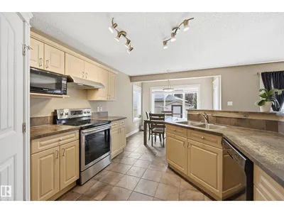 11543 11 AV SW photo 12