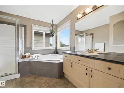 11543 11 AV SW photo 23