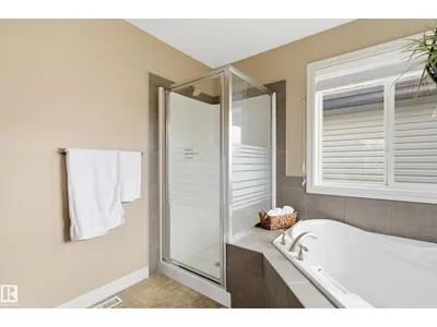11543 11 AV SW photo 25