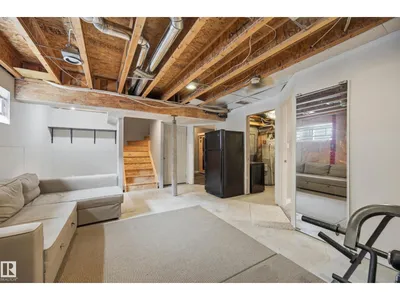 11543 11 AV SW photo 37