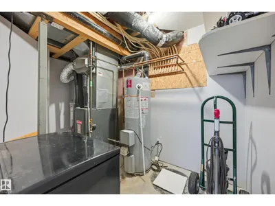 11543 11 AV SW photo 38
