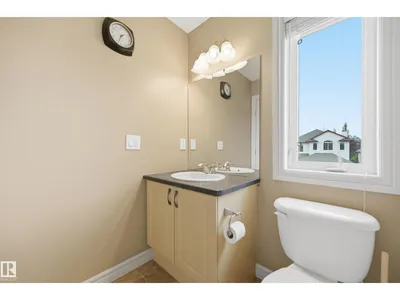 11543 11 AV SW photo 32