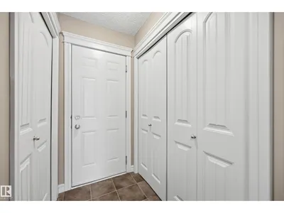 11543 11 AV SW photo 19