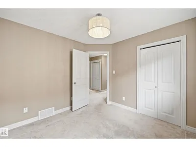11543 11 AV SW photo 31