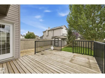 11543 11 AV SW photo 40
