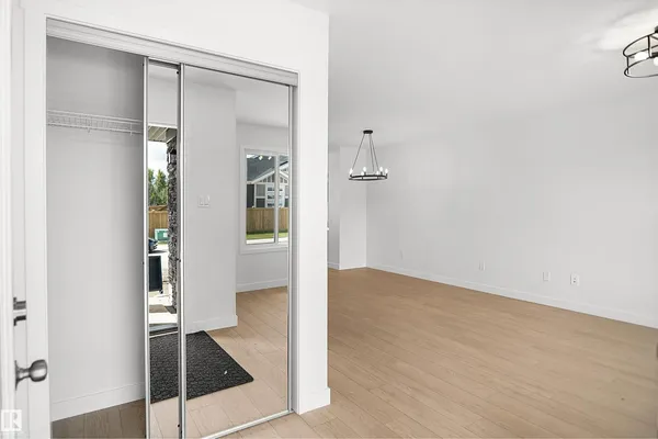 548 Ashgrove CI photo 3