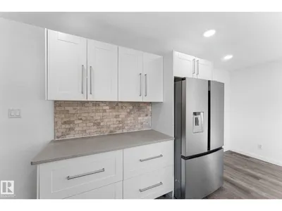 7823 136 AV NW photo 12