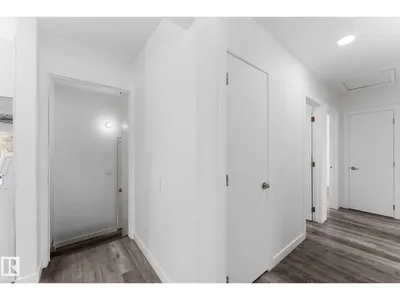 7823 136 AV NW photo 14