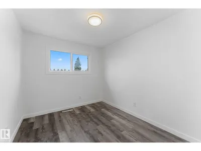 7823 136 AV NW photo 13