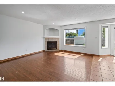 1707 37A AV NW photo 10