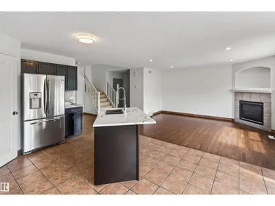 1707 37A AV NW photo 4