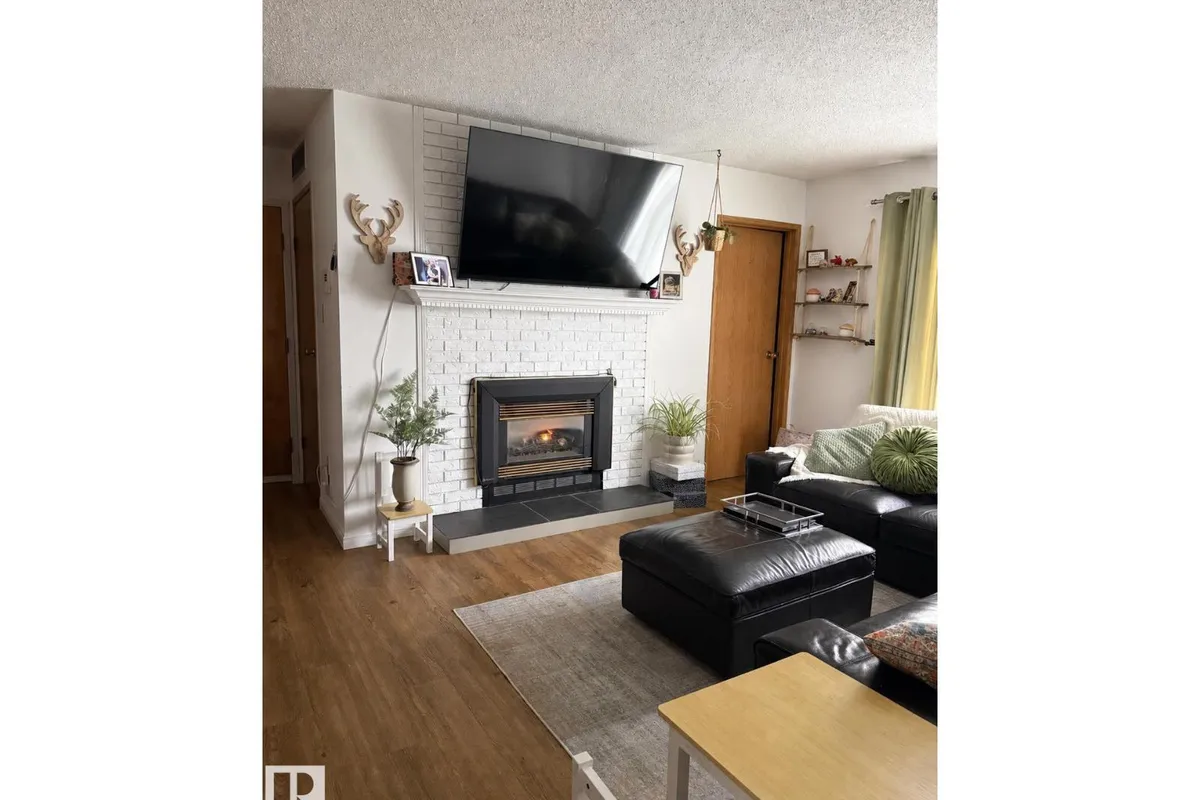 #302 44 Alpine PL exterior