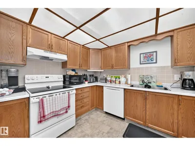 7530 137A AV NW photo 17