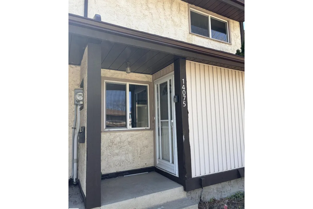 14075 30 ST E NW exterior