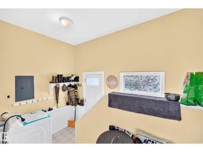 12405 126 ST NW photo 17