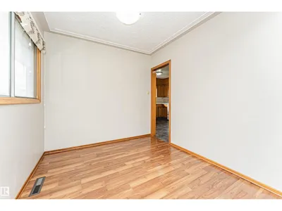 11139 62 AV NW photo 15