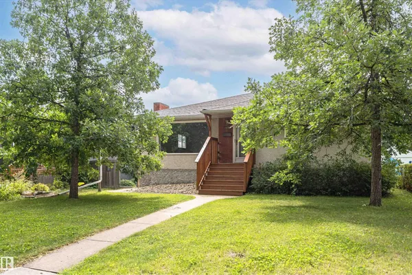11139 62 AV NW photo 3