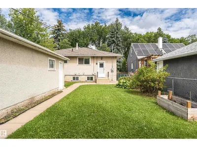 11139 62 AV NW photo 54