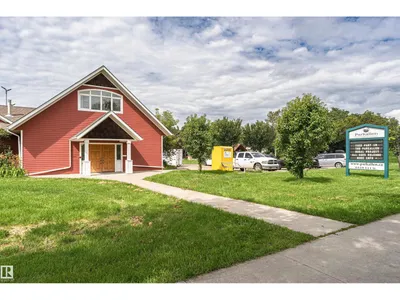 11139 62 AV NW photo 59