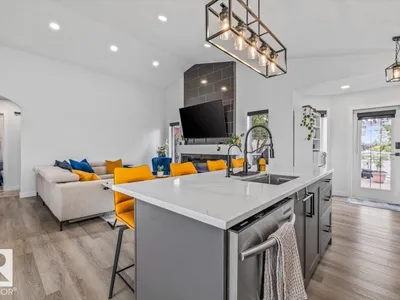 8731 160A AV NW photo 13