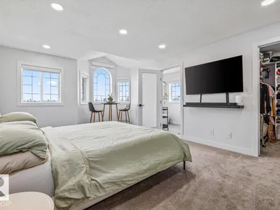 8731 160A AV NW photo 21