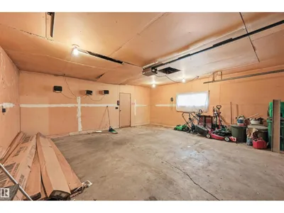 9251 91 ST NW photo 38