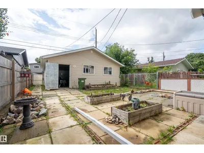 12022 43 ST NW photo 32