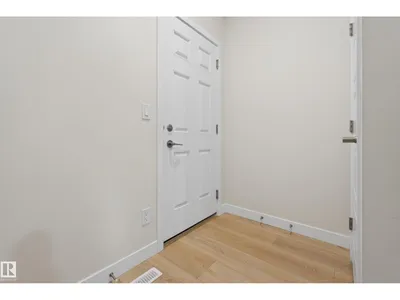 19286 22A AV NW photo 15
