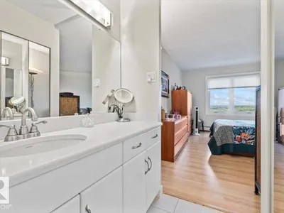 #701 9737 112 ST NW photo 18
