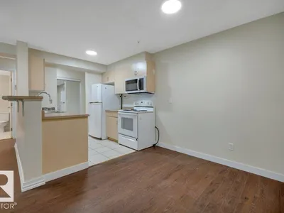 #122 17011 67 AV NW photo 12